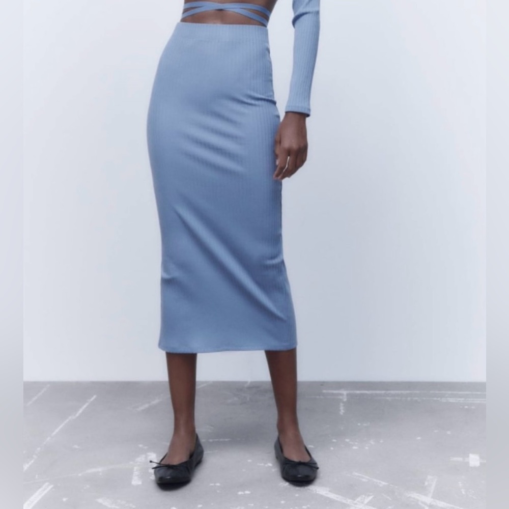 NWOT Zara back split midi skirt.